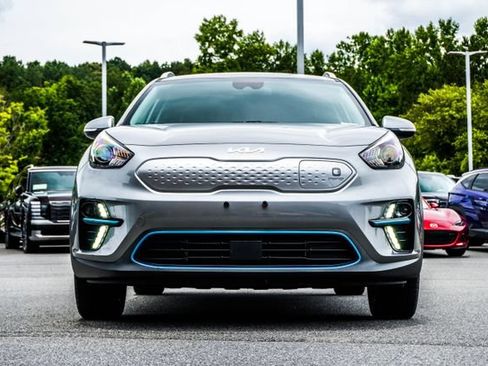 Used 2022 Kia Niro EX w/ Cold Weather Package FWD image 7