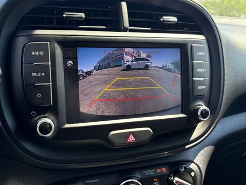 Used 2025 Kia Soul LX w/ LX Technology Package FWD image 22