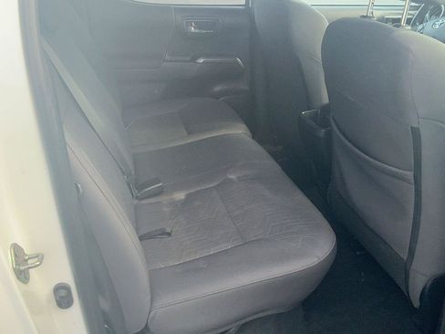 Used 2019 Toyota Tacoma TRD Sport AWD/4WD image 30