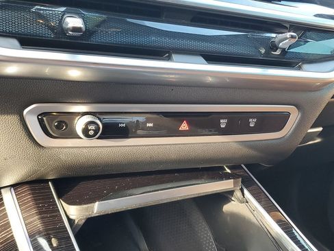 Used 2025 BMW X7 xDrive40i w/ M Sport Package AWD/4WD image 22