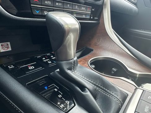 Used 2021 Lexus RX 350L Premium w/ Premium Package AWD/4WD image 18