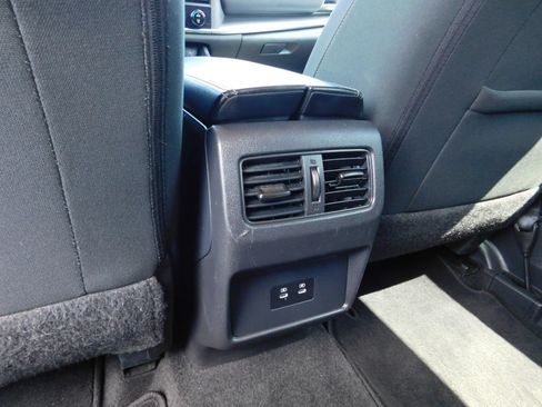 Used 2025 Nissan Rogue SV FWD image 14