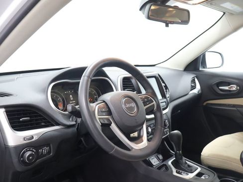 Used 2015 Jeep Cherokee Latitude FWD image 15