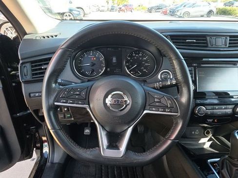 Used 2019 Nissan Rogue SV image 15