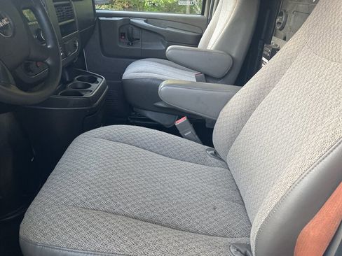 Used 2015 GMC Savana 3500 image 9