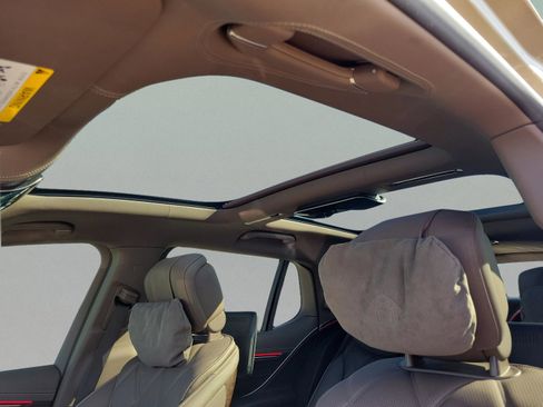 Used 2024 Mercedes-Benz Maybach EQS 680 4MATIC image 31