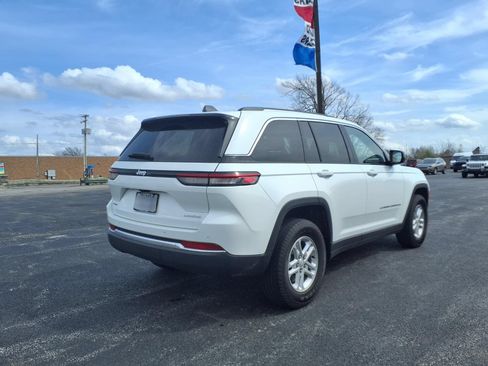 Used 2023 Jeep Grand Cherokee Laredo w/ Luxury Tech Group I AWD/4WD image 6
