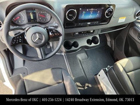 Used 2025 Mercedes-Benz Sprinter 2500 image 28