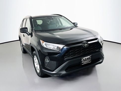 Used 2021 Toyota RAV4 XLE FWD image 1