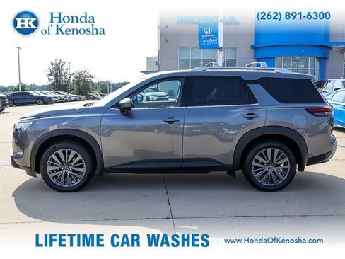 Used 2024 Nissan Pathfinder SL w/ SL Premium Package AWD/4WD image 2