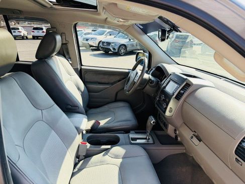 Used 2019 Nissan Frontier SL image 18