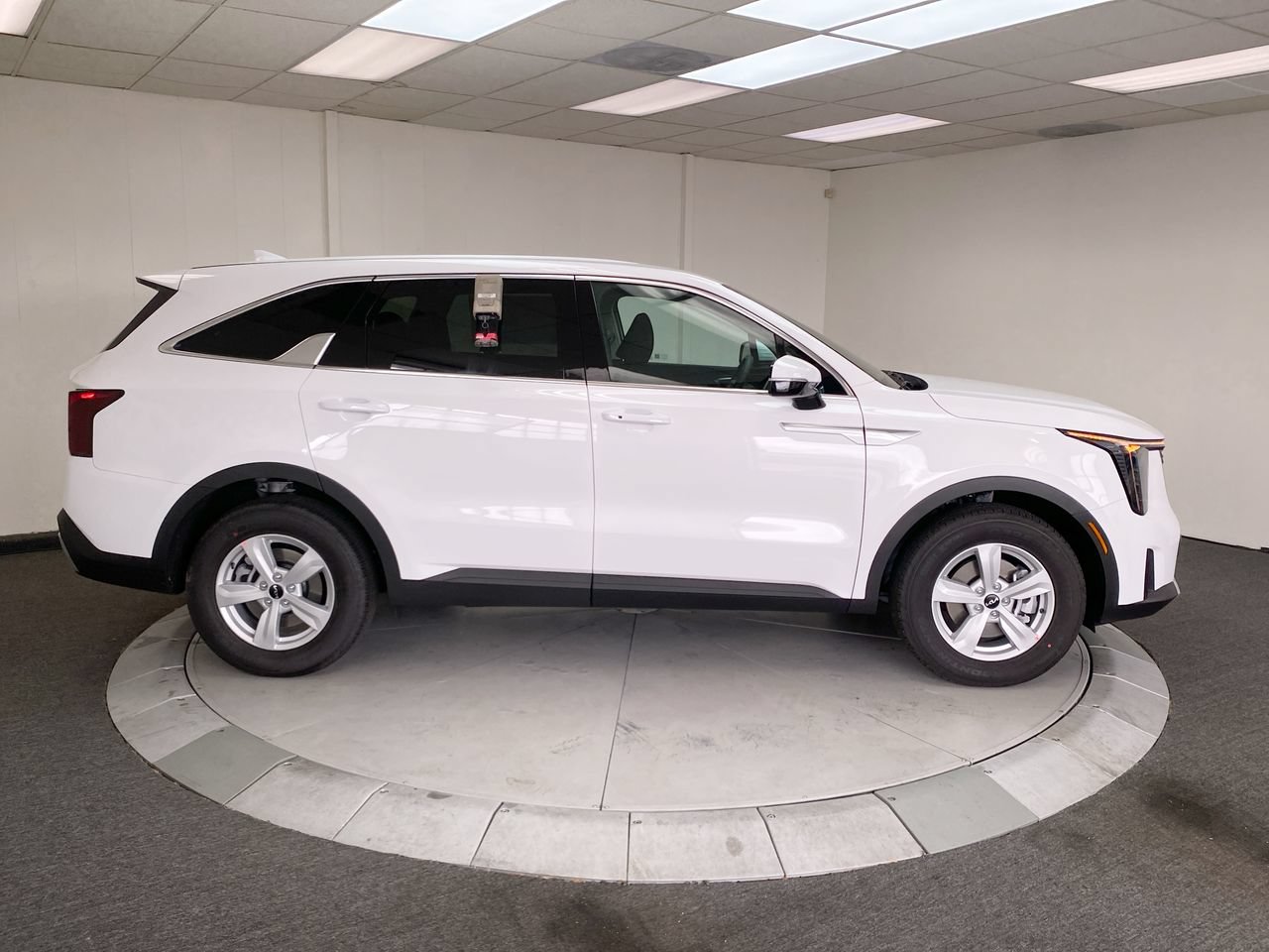 Certified 2026 Kia Sorento LX FWD image 6