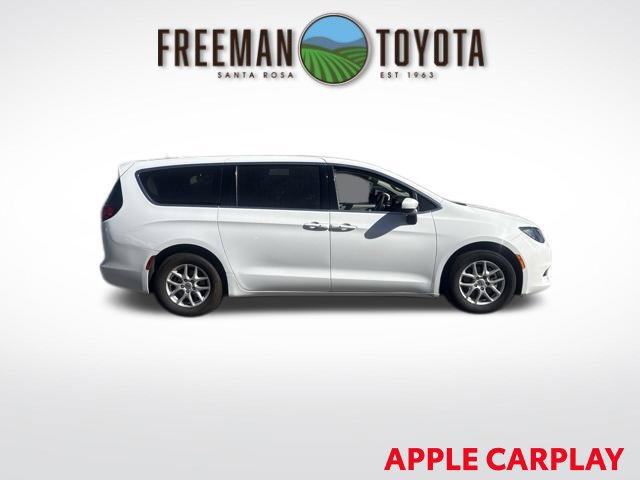 Used 2022 Chrysler Voyager LX FWD image 4