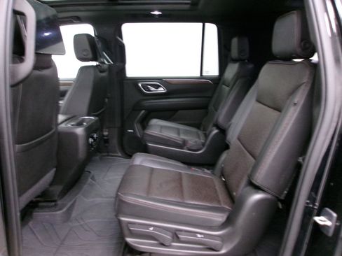 Used 2021 Chevrolet Suburban High Country w/ Premium Package AWD/4WD image 11