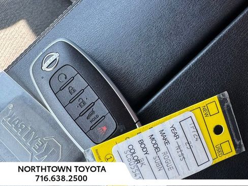 Used 2025 Nissan Rogue SV AWD/4WD image 32