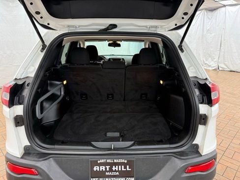 Used 2017 Jeep Cherokee Latitude AWD/4WD image 18