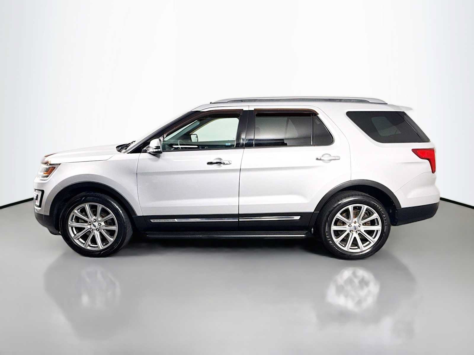 Used 2017 Ford Explorer Limited AWD/4WD image 4