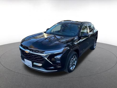 Used 2025 Chevrolet Trax LT w/ LT Convenience Package image 7