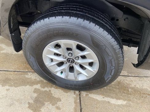 Used 2024 Nissan Frontier SV image 29