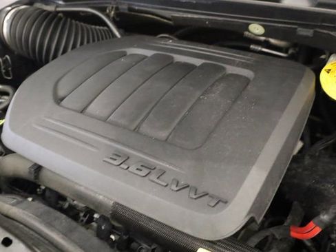 Used 2020 Dodge Grand Caravan SE image 11