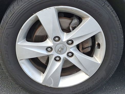 Used 2011 Hyundai Elantra GLS w/ Preferred Equipment Pkg 3 FWD image 11