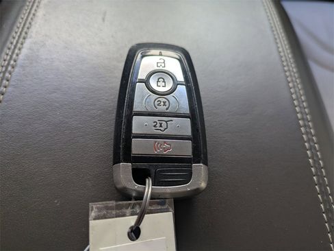 Used 2020 Ford Explorer Platinum w/ Premium Technology Package image 35