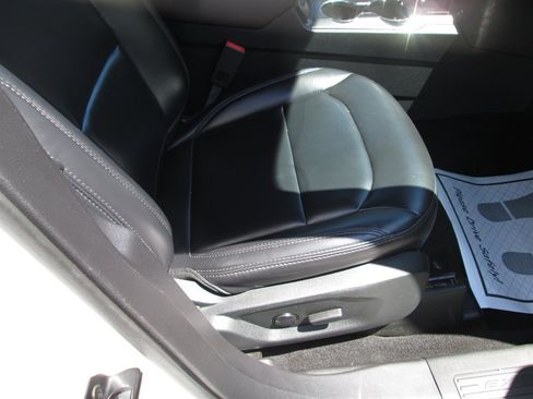 Used 2019 Ford Explorer XLT w/ Equipment Group 202A AWD/4WD image 5
