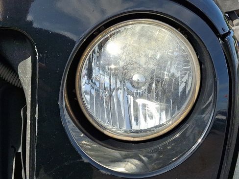 Used 2009 Jeep Wrangler X image 9