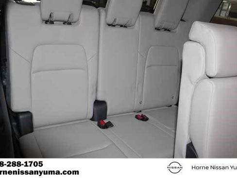 New 2025 Nissan Pathfinder SL image 8