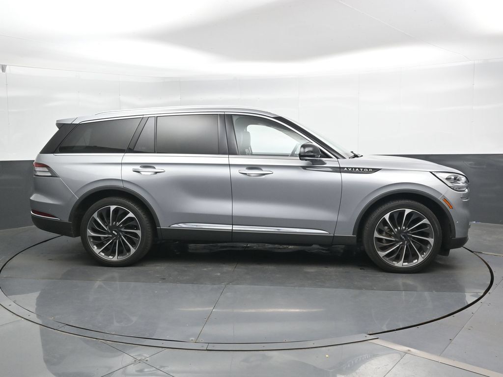 Used 2022 Lincoln Aviator Reserve w/ Equipment Group 201A AWD/4WD image 3