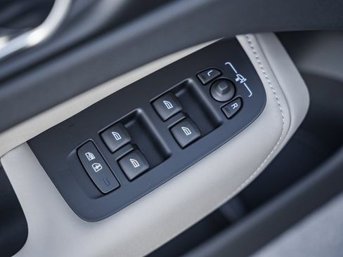 New 2026 Volvo XC60 T8 Plus w/ Protection Package Premier image 38