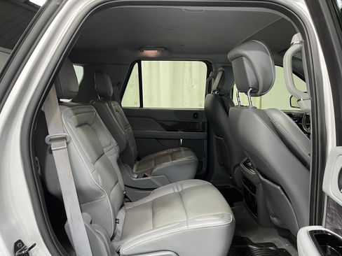 Used 2019 Lincoln Navigator Select AWD/4WD image 32