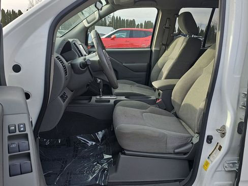 Used 2019 Nissan Frontier SV image 11