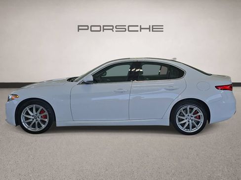 Used 2019 Alfa Romeo Giulia AWD image 2