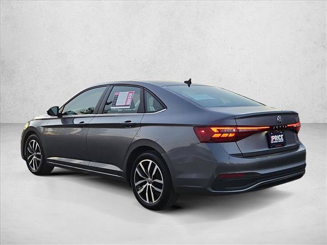 Used 2025 Volkswagen Jetta SE FWD image 8