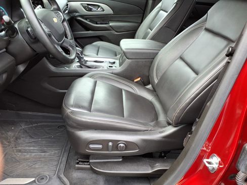 Used 2023 Chevrolet Traverse LT w/ LT Premium Package image 15