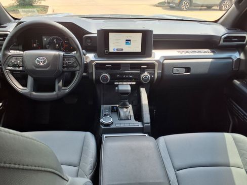 Certified 2025 Toyota Tacoma SR5 AWD/4WD image 11