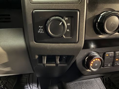 Used 2019 Ford F250 XL w/ Power Equipment Group image 19