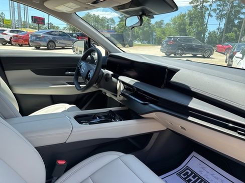 New 2025 Nissan Murano SV image 14