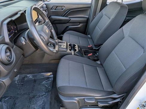 Used 2024 Chevrolet Colorado W/T image 15