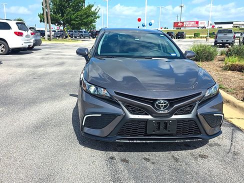 Used 2024 Toyota Camry SE w/ Convenience Package FWD image 5