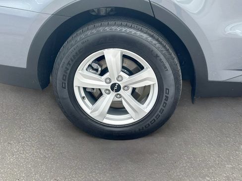 Certified 2025 Kia Sorento LX FWD image 29