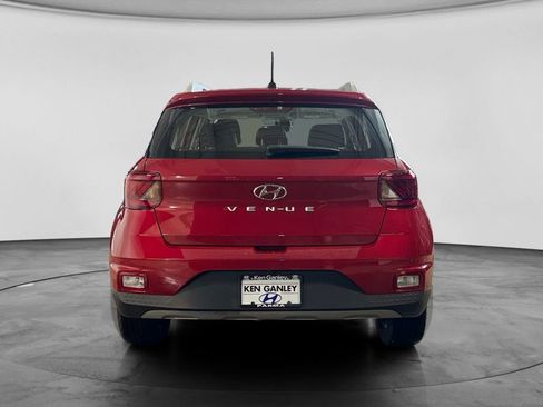 Used 2023 Hyundai Venue Limited w/ Cargo Package image 6