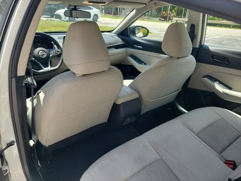 Used 2024 Nissan Altima 2.5 SV FWD image 15