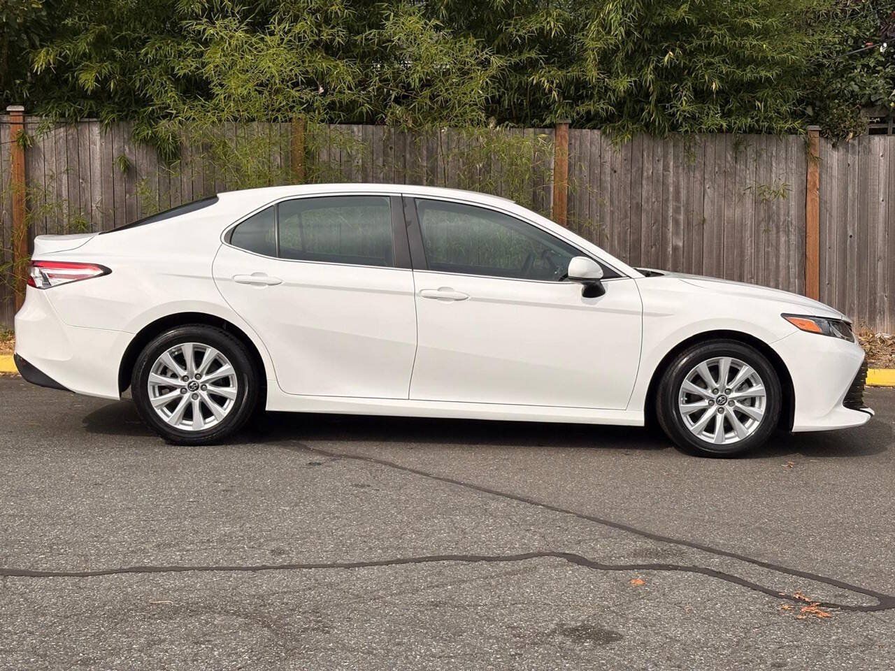 Used 2018 Toyota Camry LE FWD image 3