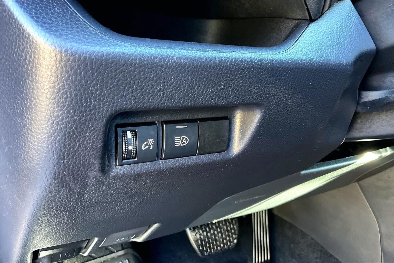 Certified 2025 Toyota RAV4 LE AWD/4WD image 32