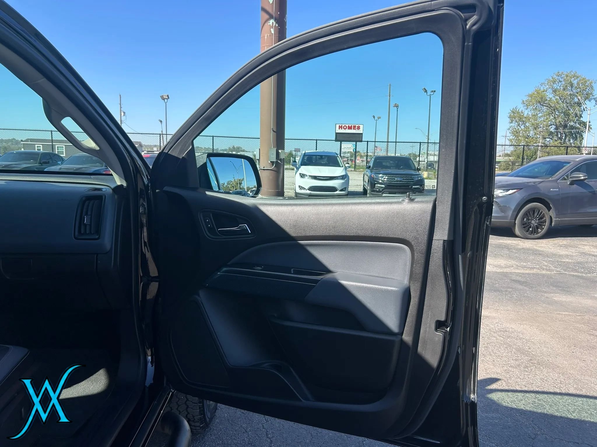 Used 2018 Chevrolet Colorado Z71 AWD/4WD image 25