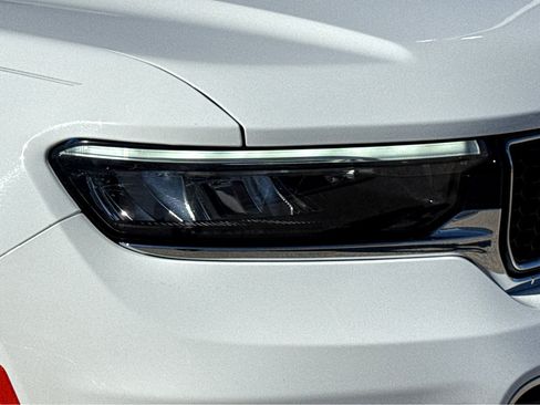 Certified 2023 Jeep Grand Cherokee Overland image 5