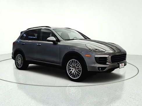 Used 2017 Porsche Cayenne S AWD/4WD image 9