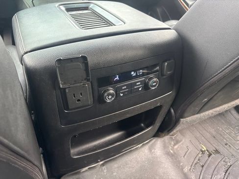 Used 2018 Chevrolet Suburban Premier AWD/4WD image 12